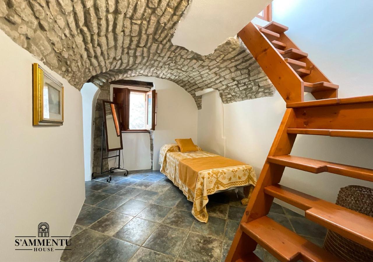 ホテル S'Ammentu House ボーザ エクステリア 写真