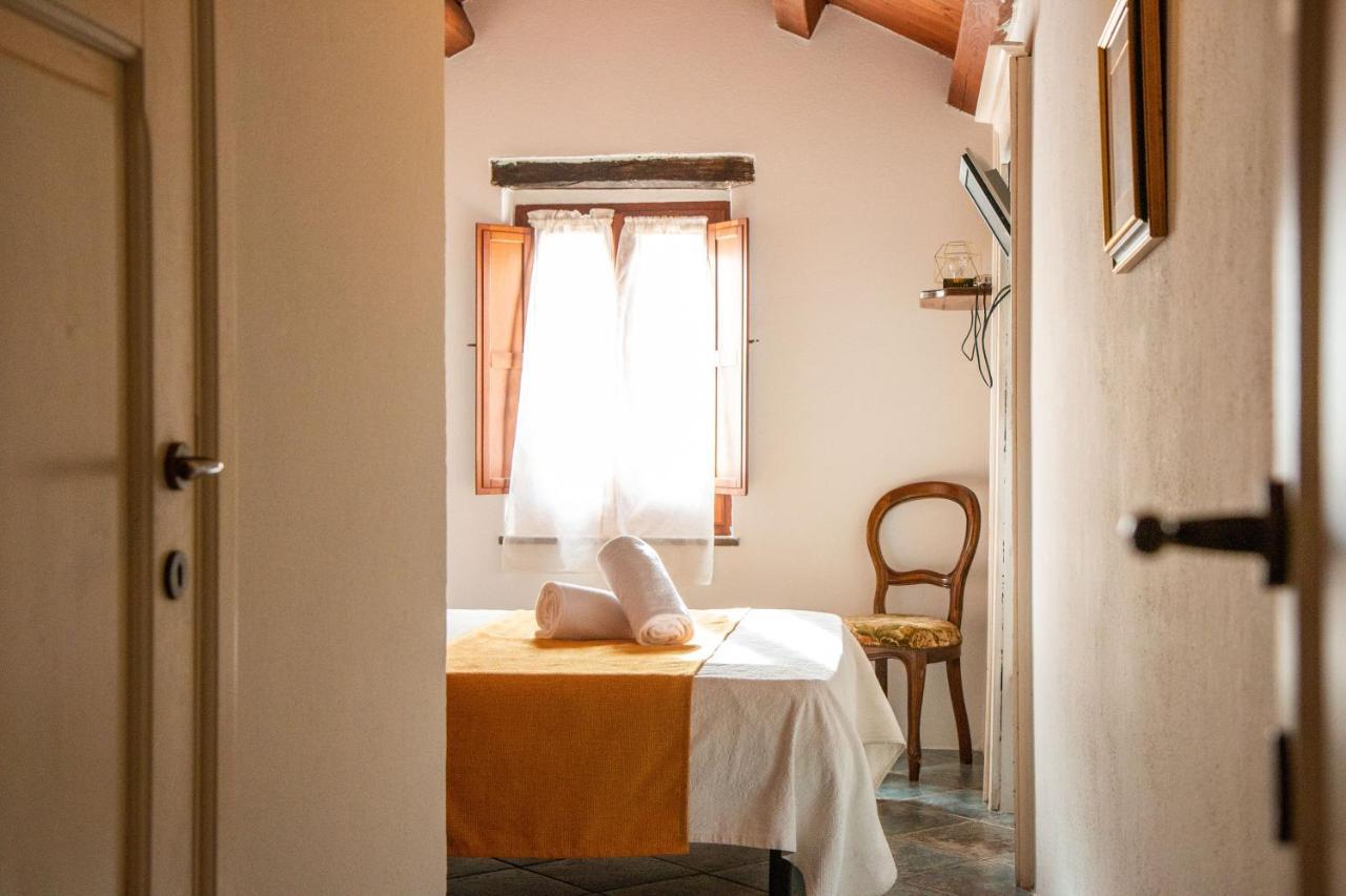 ホテル S'Ammentu House ボーザ エクステリア 写真