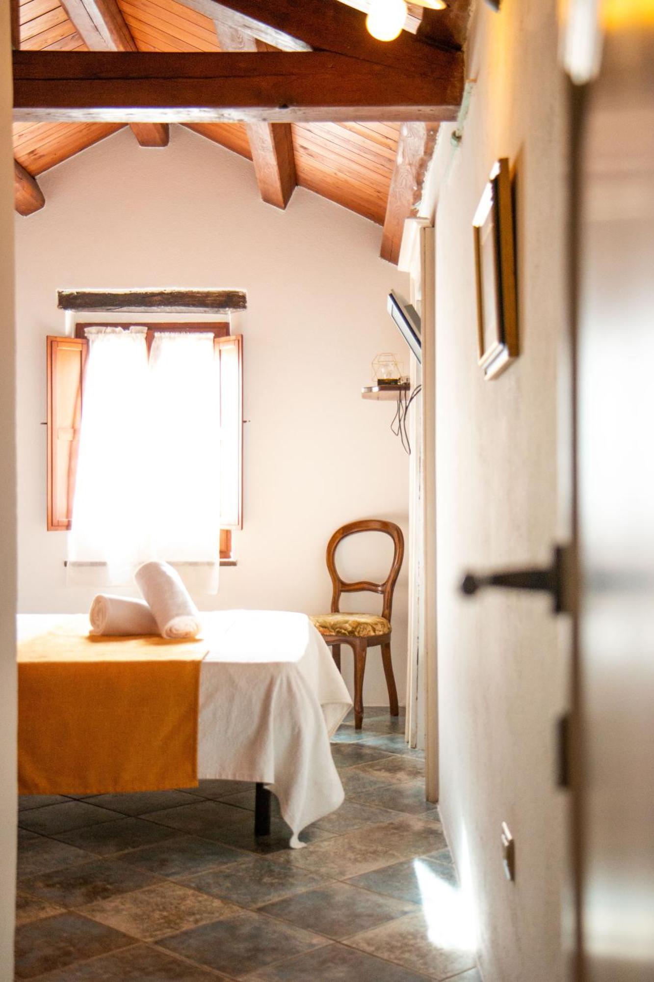 ホテル S'Ammentu House ボーザ エクステリア 写真