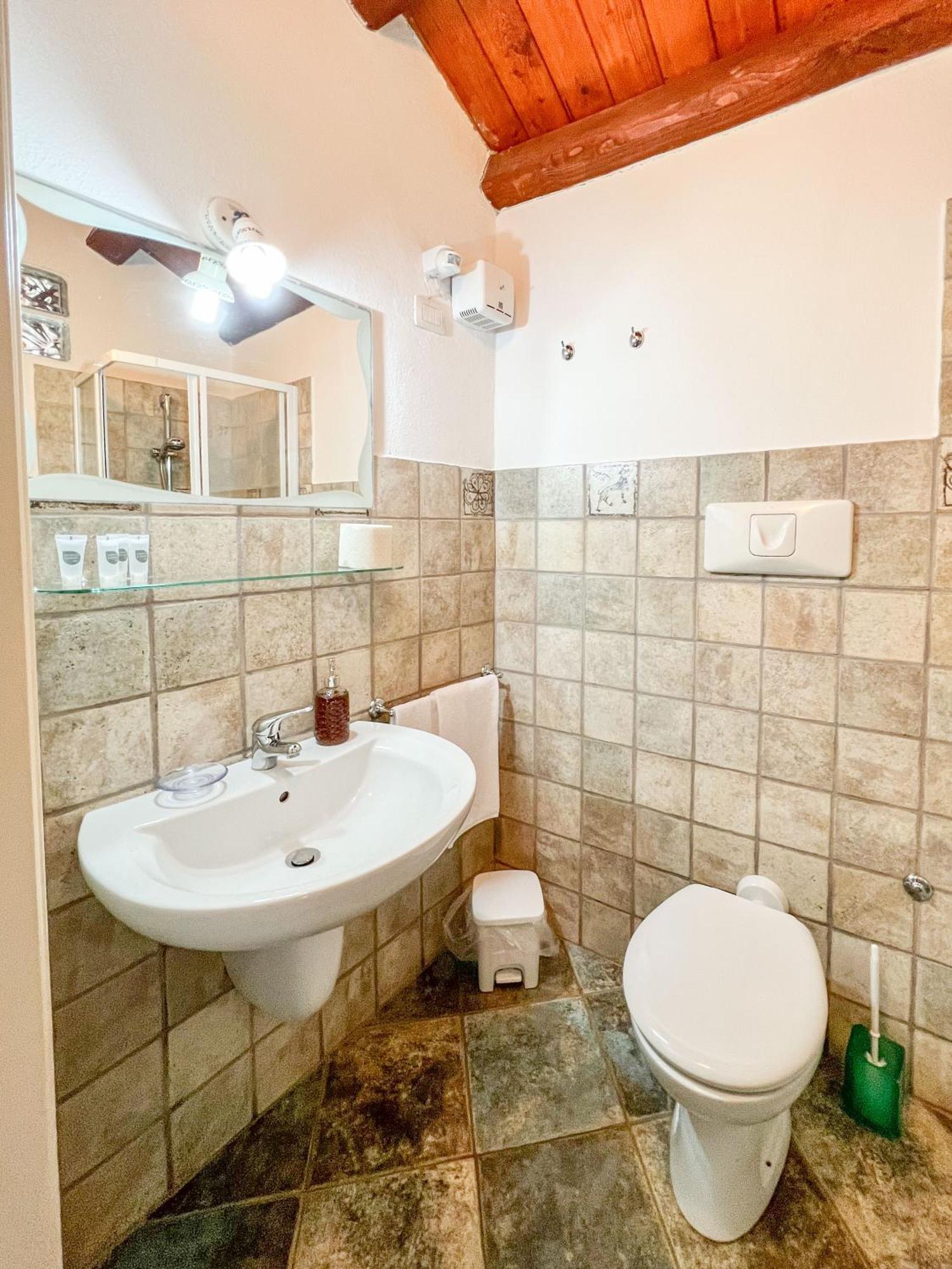 ホテル S'Ammentu House ボーザ エクステリア 写真